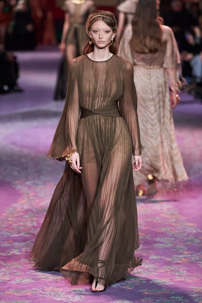 Look 57